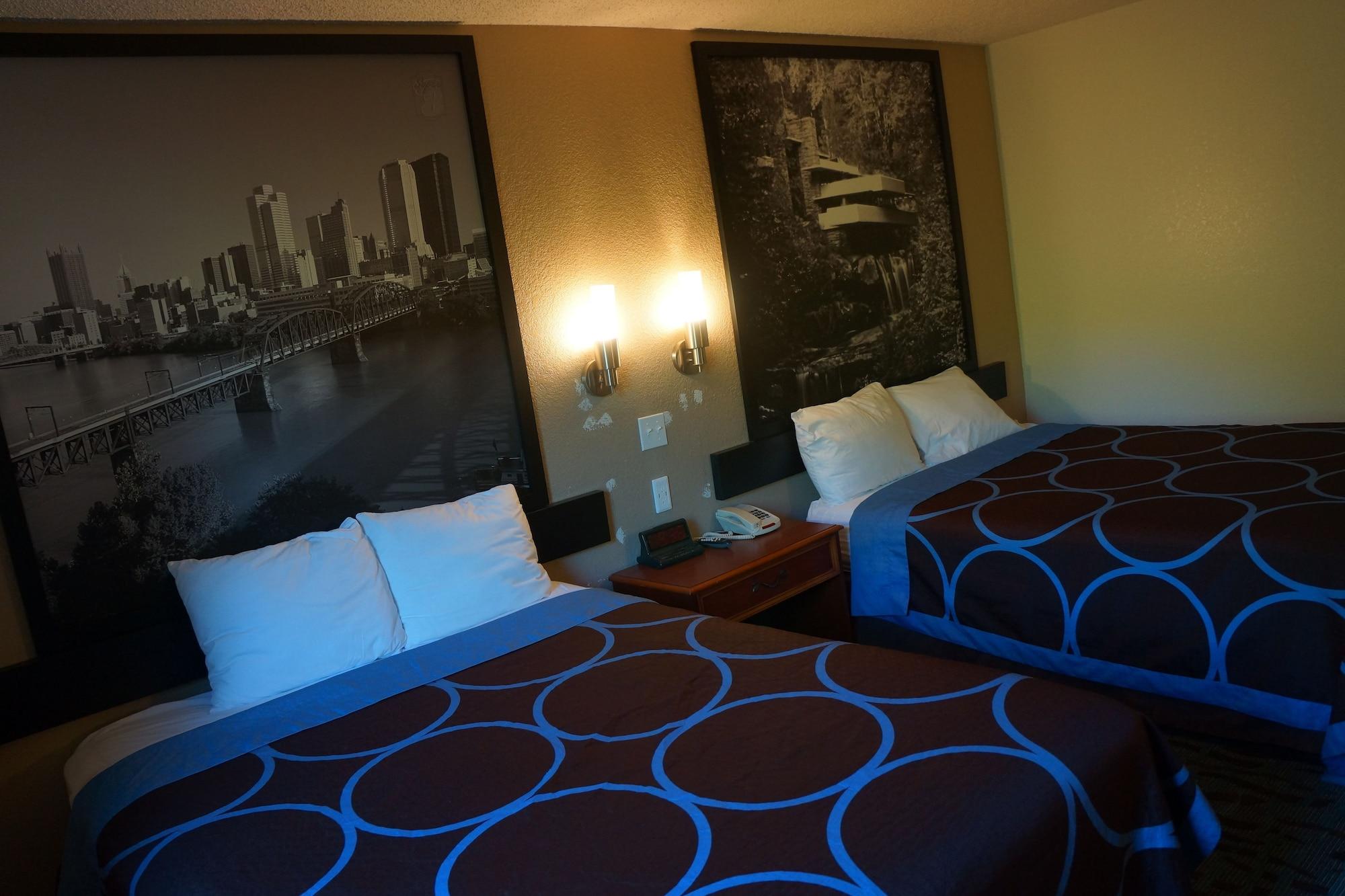 Super 8 By Wyndham Delmont Hotel Buitenkant foto