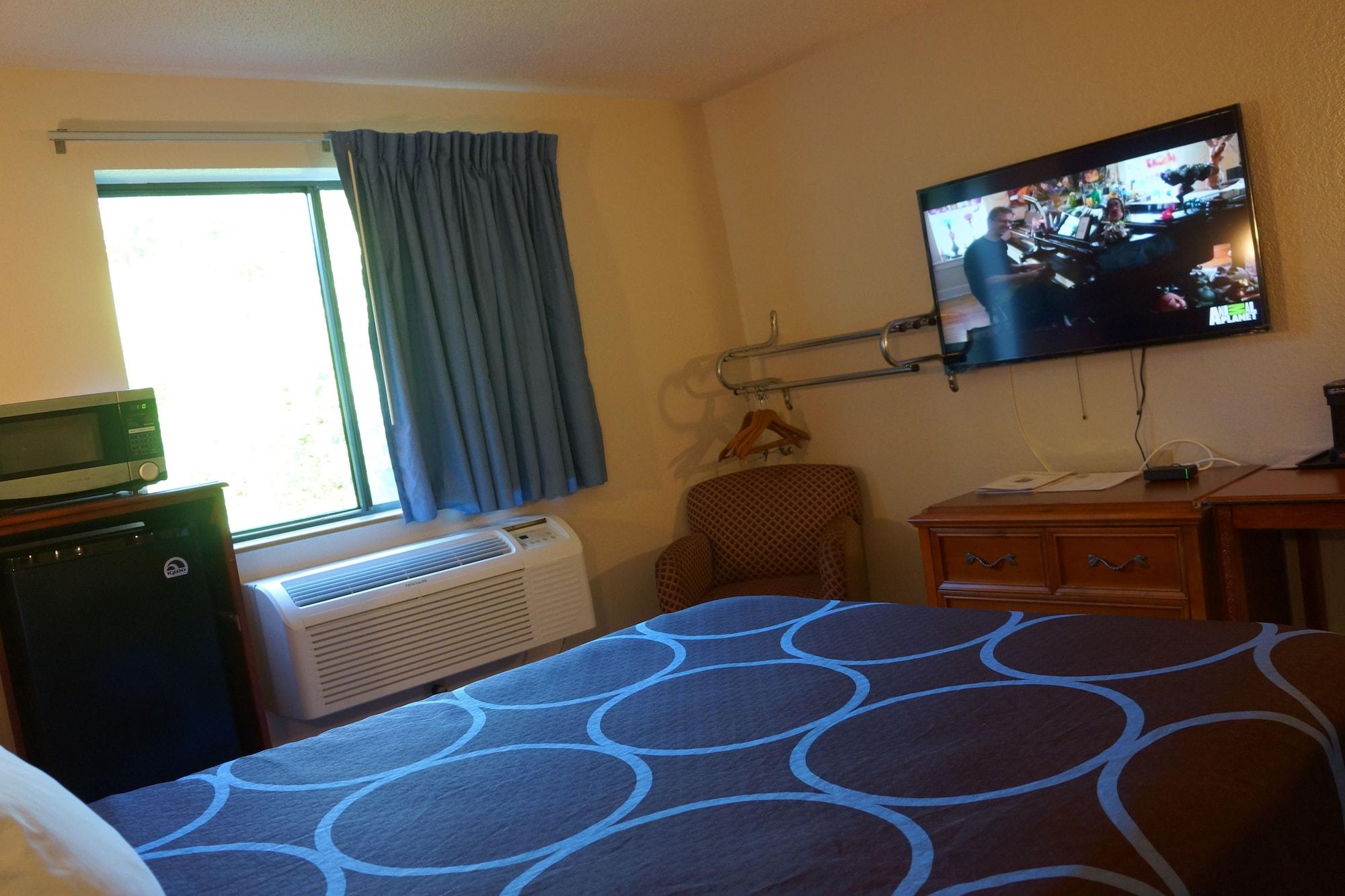 Super 8 By Wyndham Delmont Hotel Buitenkant foto