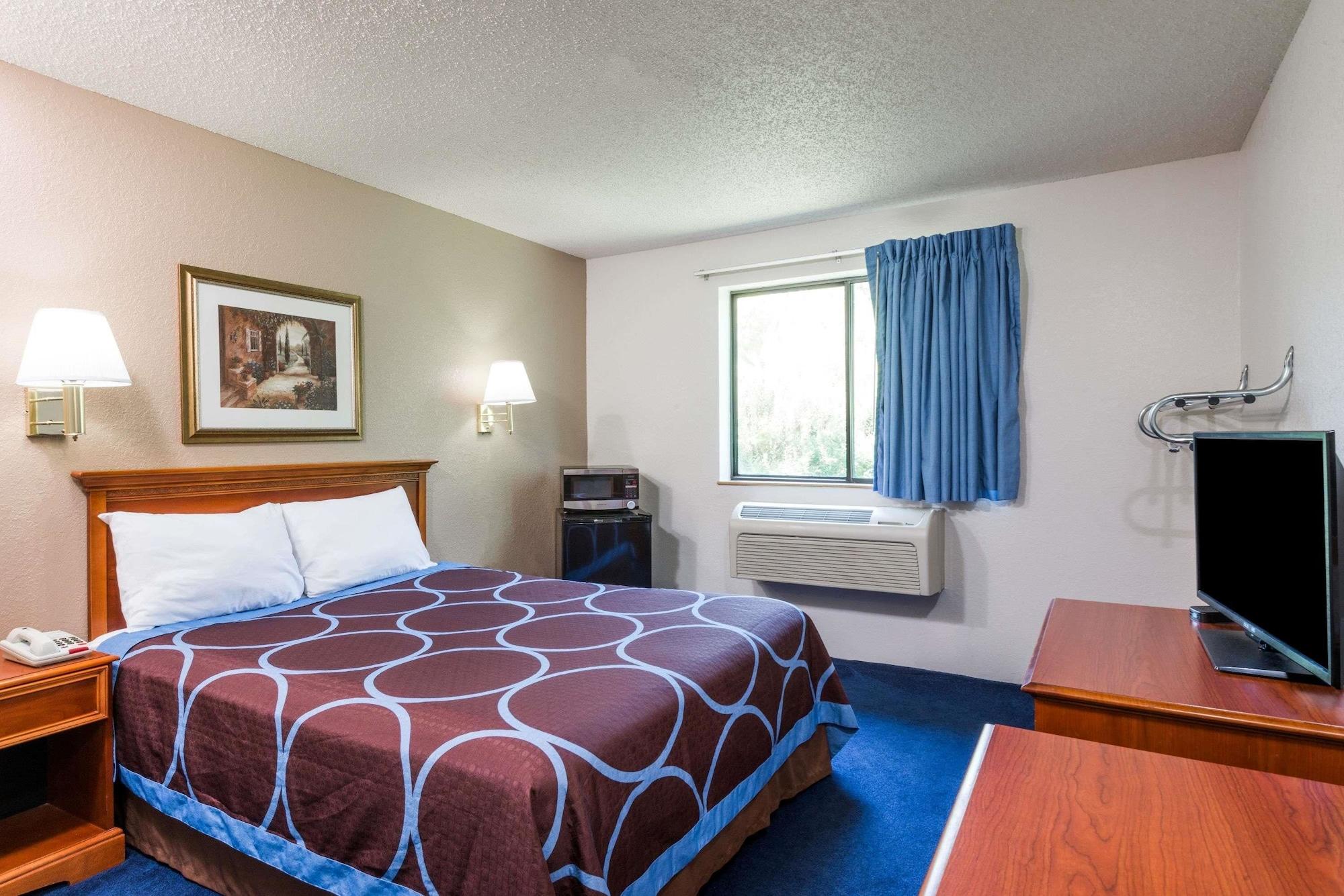 Super 8 By Wyndham Delmont Hotel Buitenkant foto