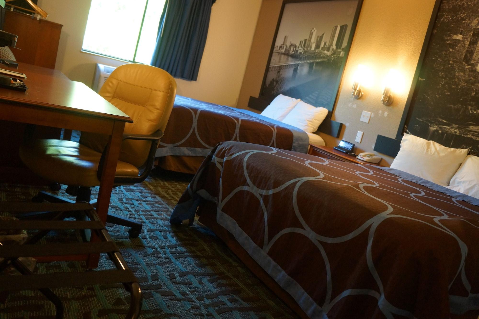 Super 8 By Wyndham Delmont Hotel Buitenkant foto