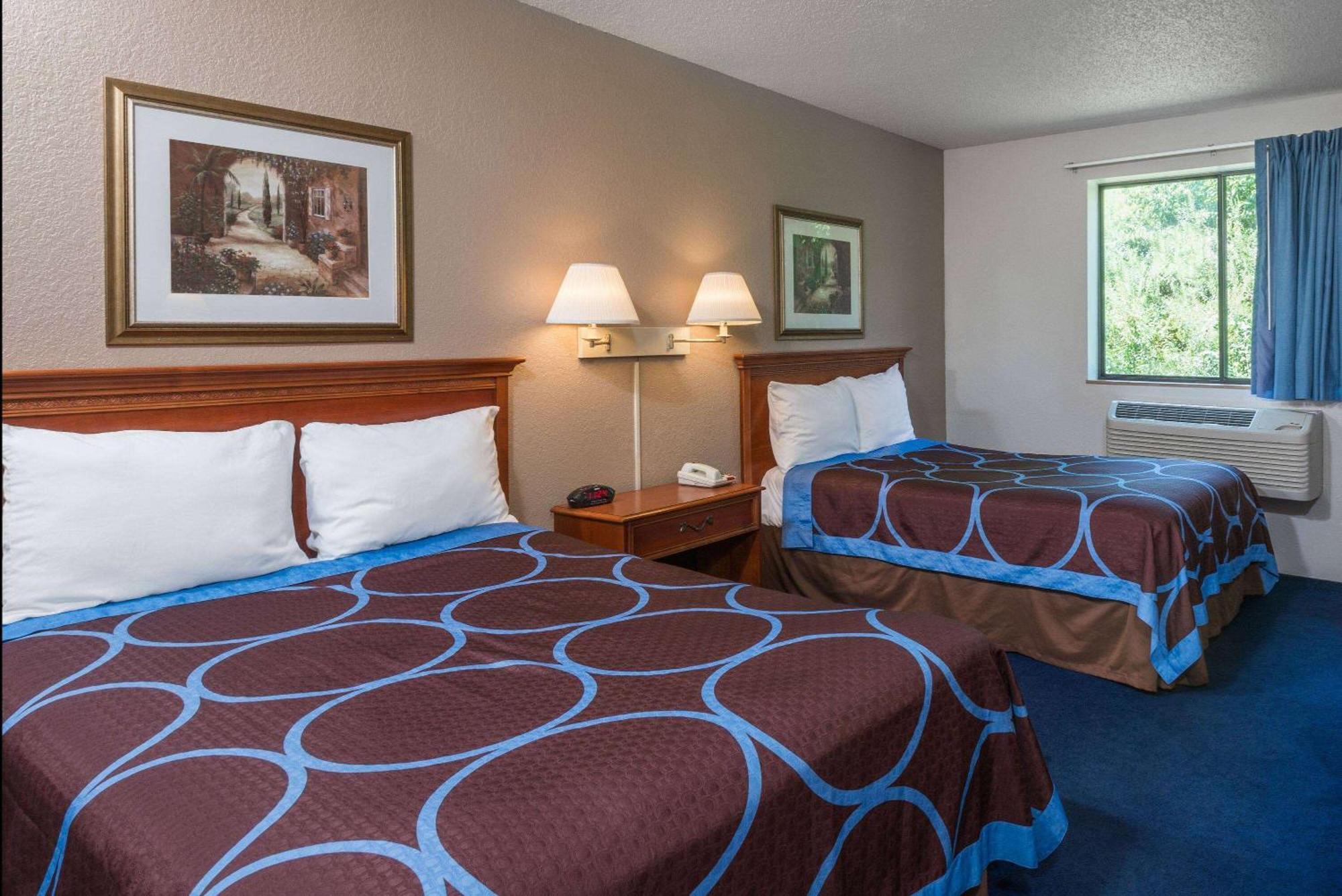 Super 8 By Wyndham Delmont Hotel Buitenkant foto