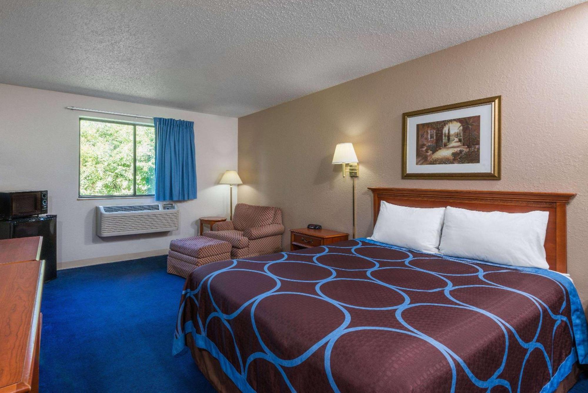 Super 8 By Wyndham Delmont Hotel Buitenkant foto